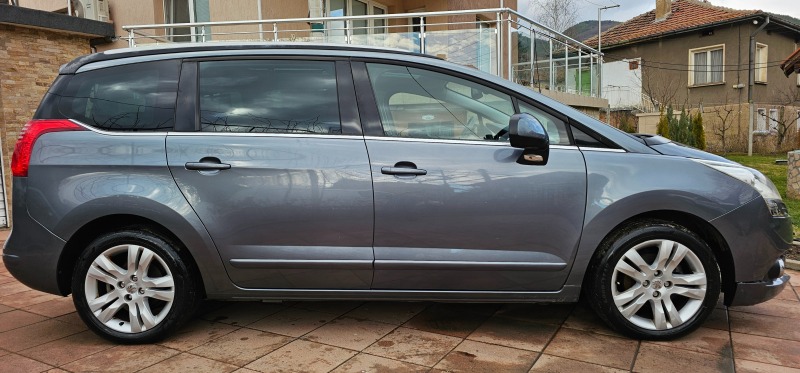 Peugeot 5008 1.6HDI ! ИЗКЛЮЧИТЕЛНО ЗАПАЗЕН АВТОМОБИЛ, снимка 4 - Автомобили и джипове - 44507739