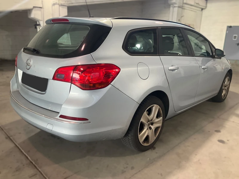 Opel Astra 1.4T LPG, снимка 2 - Автомобили и джипове - 48473725