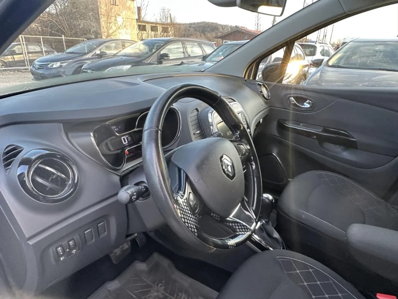 Renault Captur 1.2i, снимка 11 - Автомобили и джипове - 49067354