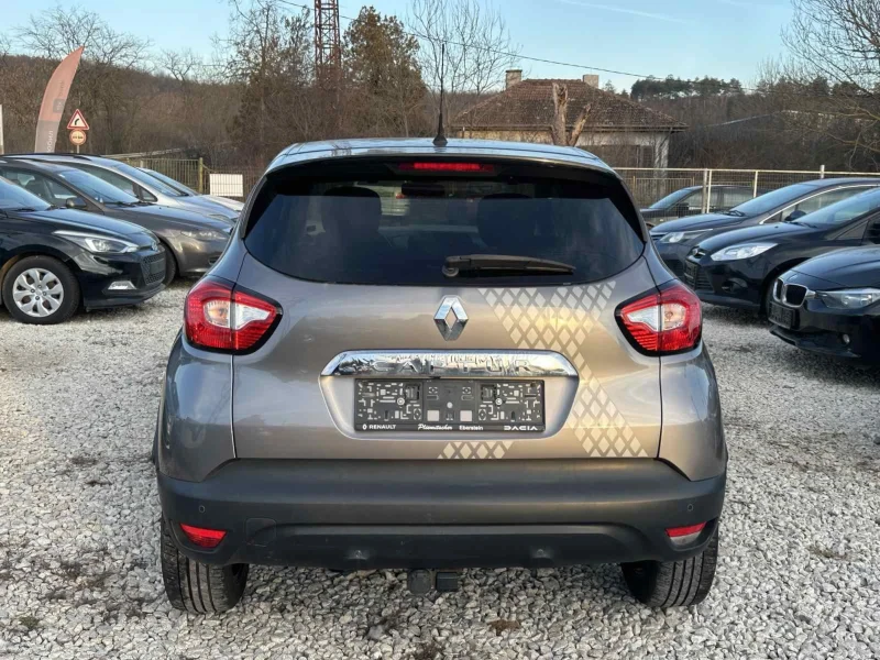 Renault Captur 1.2i, снимка 6 - Автомобили и джипове - 49067354