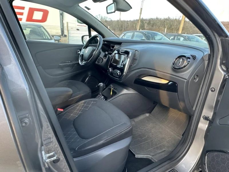 Renault Captur 1.2i, снимка 13 - Автомобили и джипове - 49067354