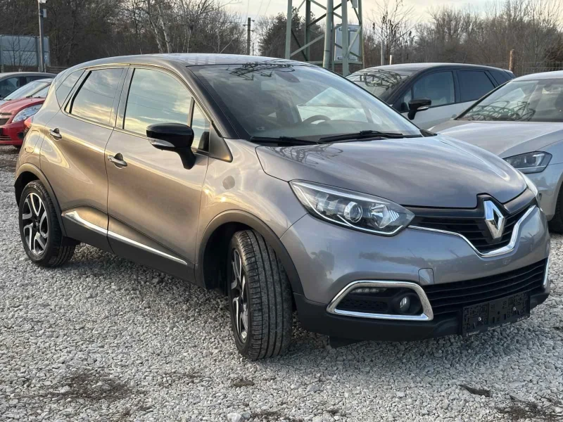 Renault Captur 1.2i, снимка 2 - Автомобили и джипове - 49067354