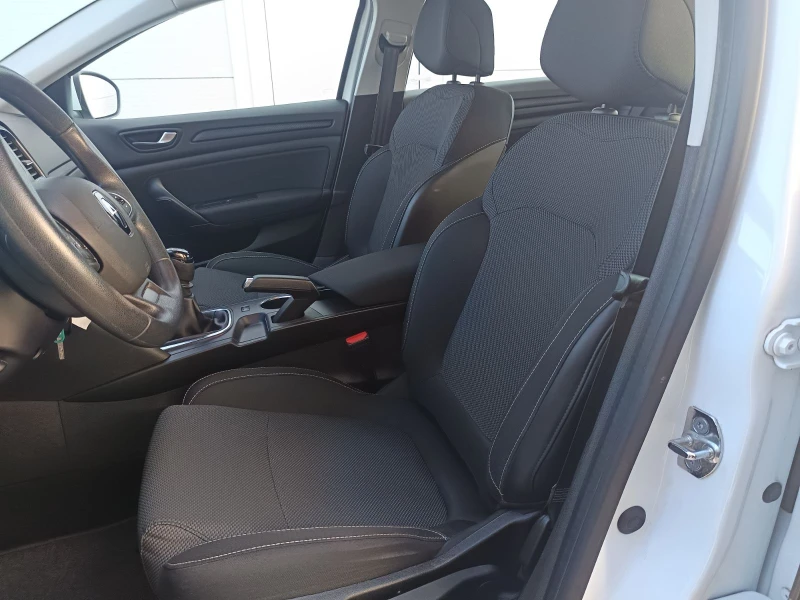 Renault Megane 1.3Tce/140к.с., снимка 13 - Автомобили и джипове - 53450242