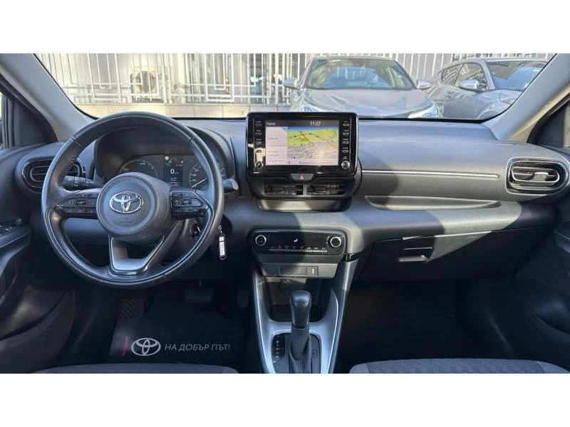 Toyota Yaris 1.5HSD Dynamic, снимка 8 - Автомобили и джипове - 48403714