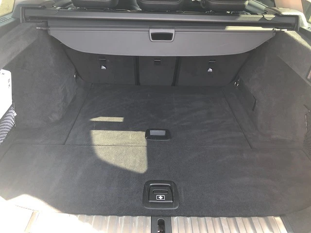 BMW 318 D, Premium Selection гаранция до Март 2026, снимка 14 - Автомобили и джипове - 52089809