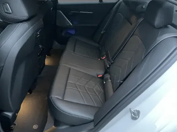 BMW 530 e M-Sport = NEW = Гаранция, снимка 13 - Автомобили и джипове - 53857101