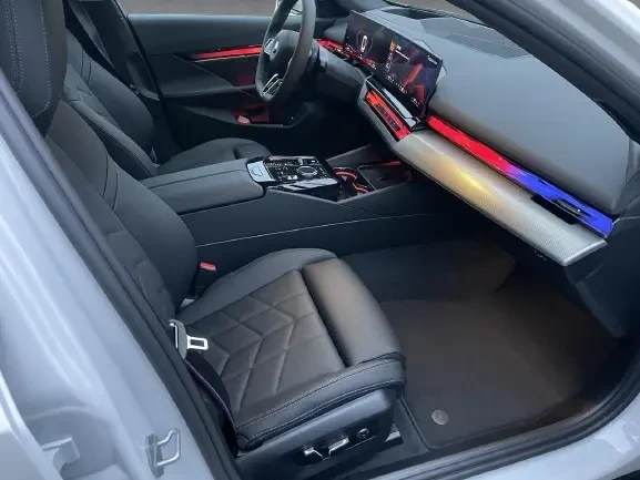 BMW 530 e M-Sport = NEW = Гаранция, снимка 12 - Автомобили и джипове - 53857101