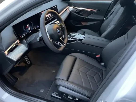 BMW 530 e M-Sport = NEW = Гаранция, снимка 7 - Автомобили и джипове - 53857101