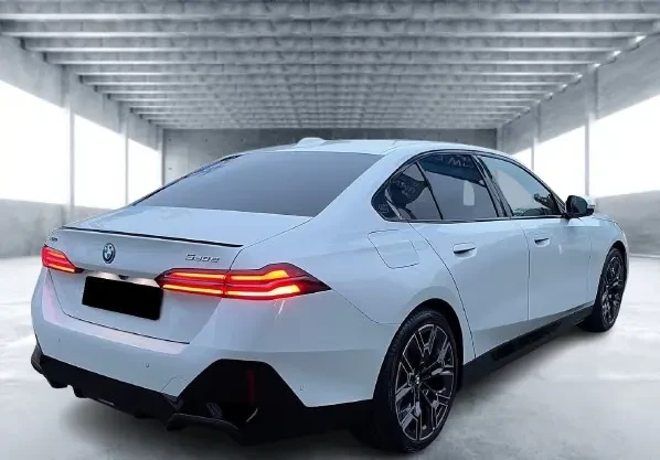 BMW 530 e M-Sport = NEW = Гаранция, снимка 4 - Автомобили и джипове - 53857101