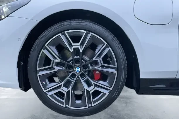 BMW 530 e M-Sport = NEW = Гаранция, снимка 5 - Автомобили и джипове - 53857101