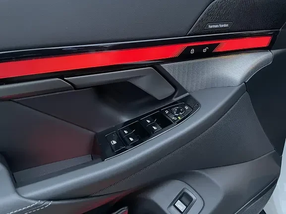 BMW 530 e M-Sport = NEW = Гаранция, снимка 6 - Автомобили и джипове - 53857101