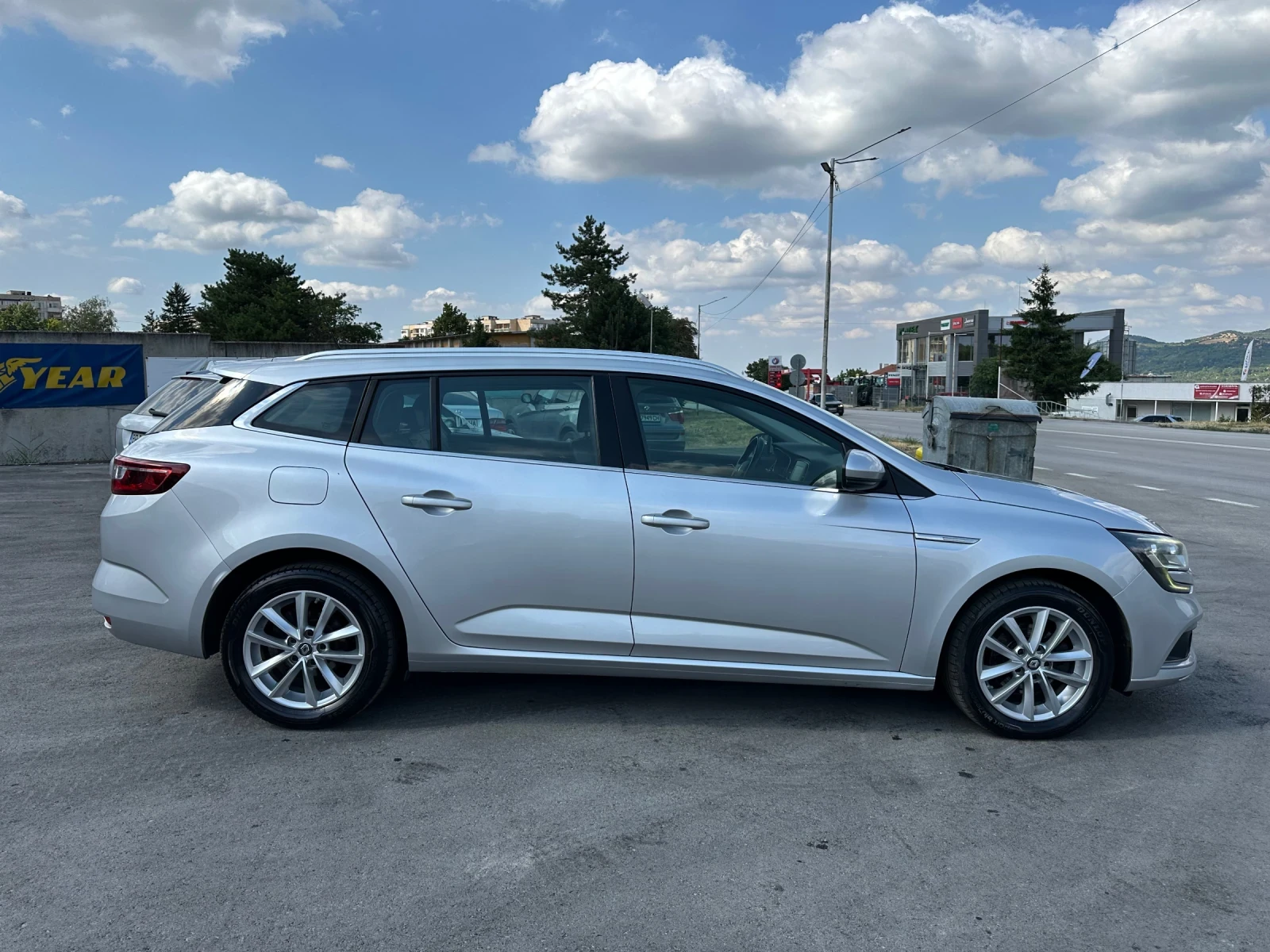 Renault Megane Led* 1.5* 110* Ambient* EURO6b - изображение 4