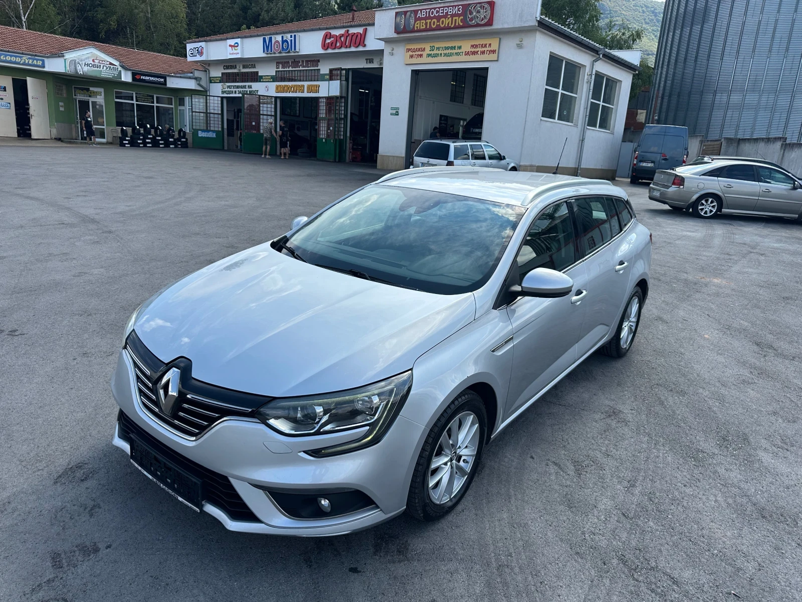 Renault Megane Led* 1.5* 110* Ambient* EURO6b - изображение 9