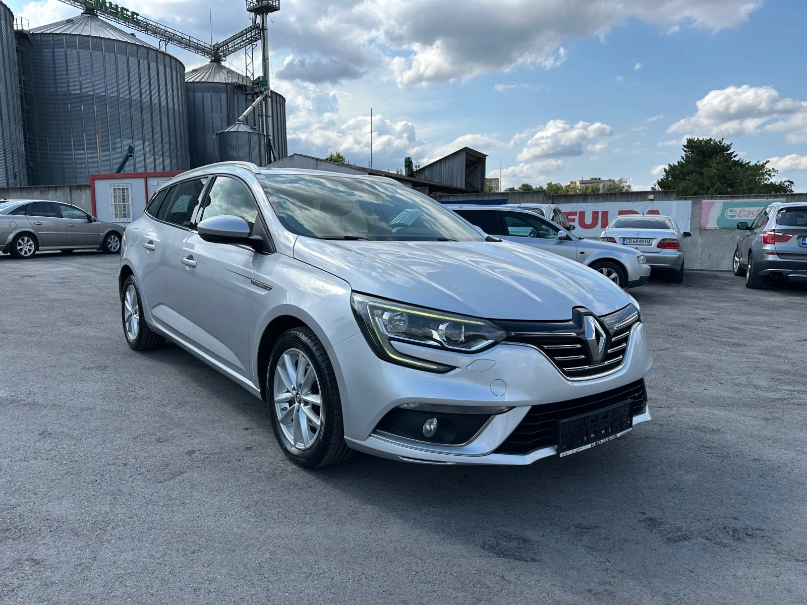 Renault Megane Led* 1.5* 110* Ambient* EURO6b - изображение 3