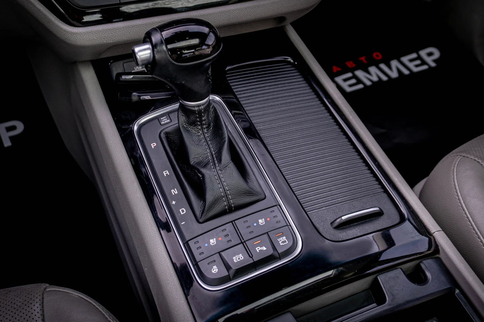 Kia Carnival 2.2CRDI-ТОП-6М.ГАР.РЕАЛНИ КМ. - изображение 10