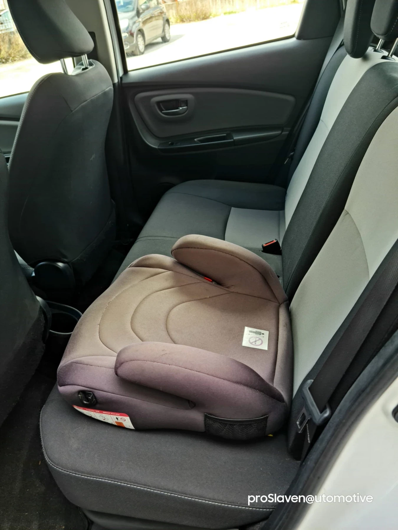 Toyota Yaris, снимка 12 - Автомобили и джипове - 53848214