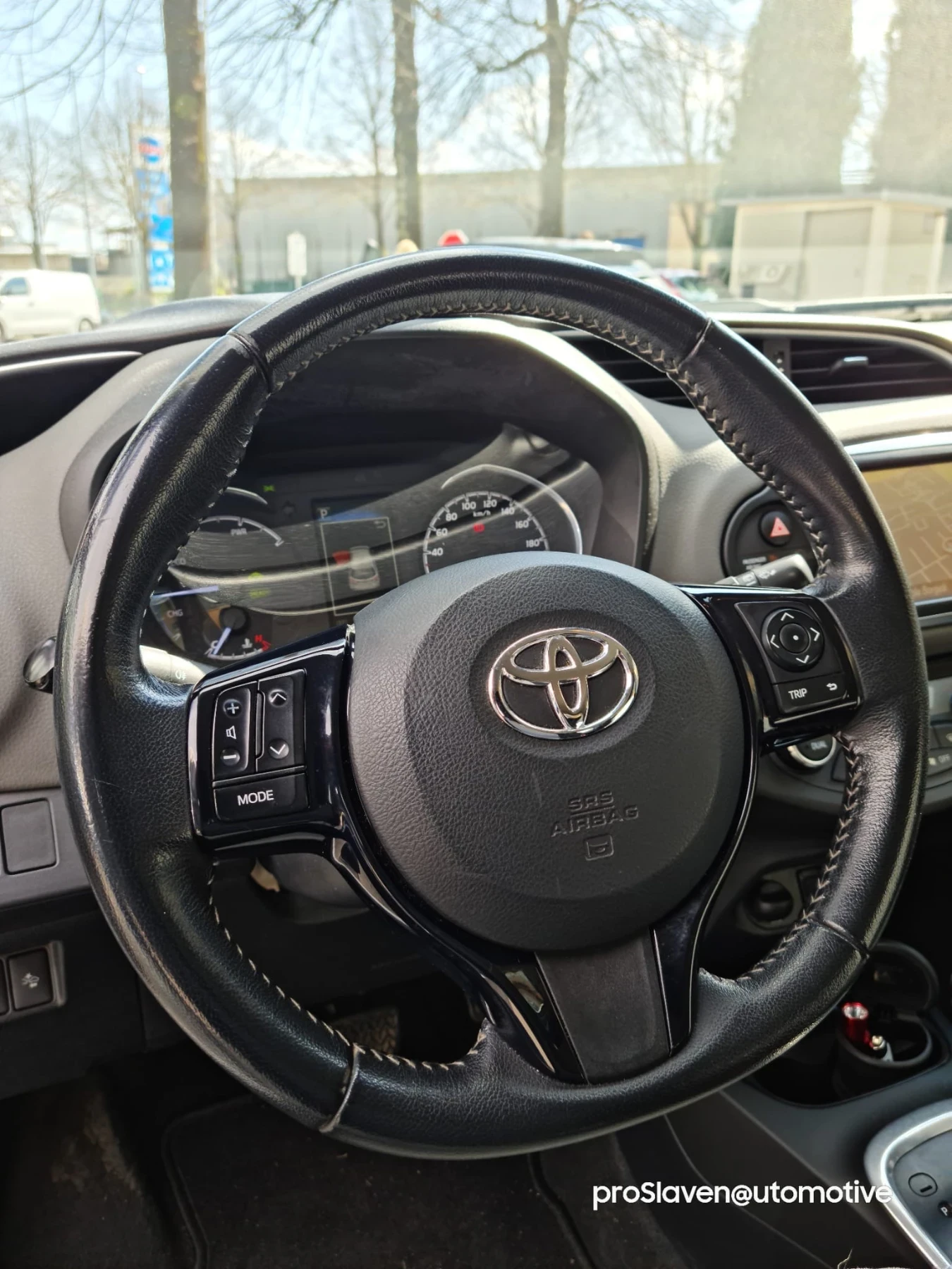 Toyota Yaris, снимка 16 - Автомобили и джипове - 53848214