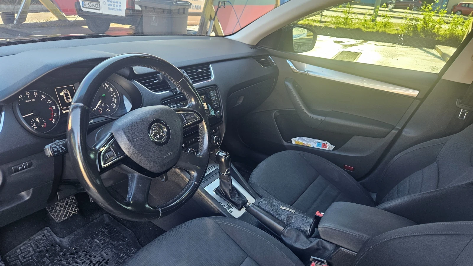 Skoda Octavia 1.6, снимка 7 - Автомобили и джипове - 54073172