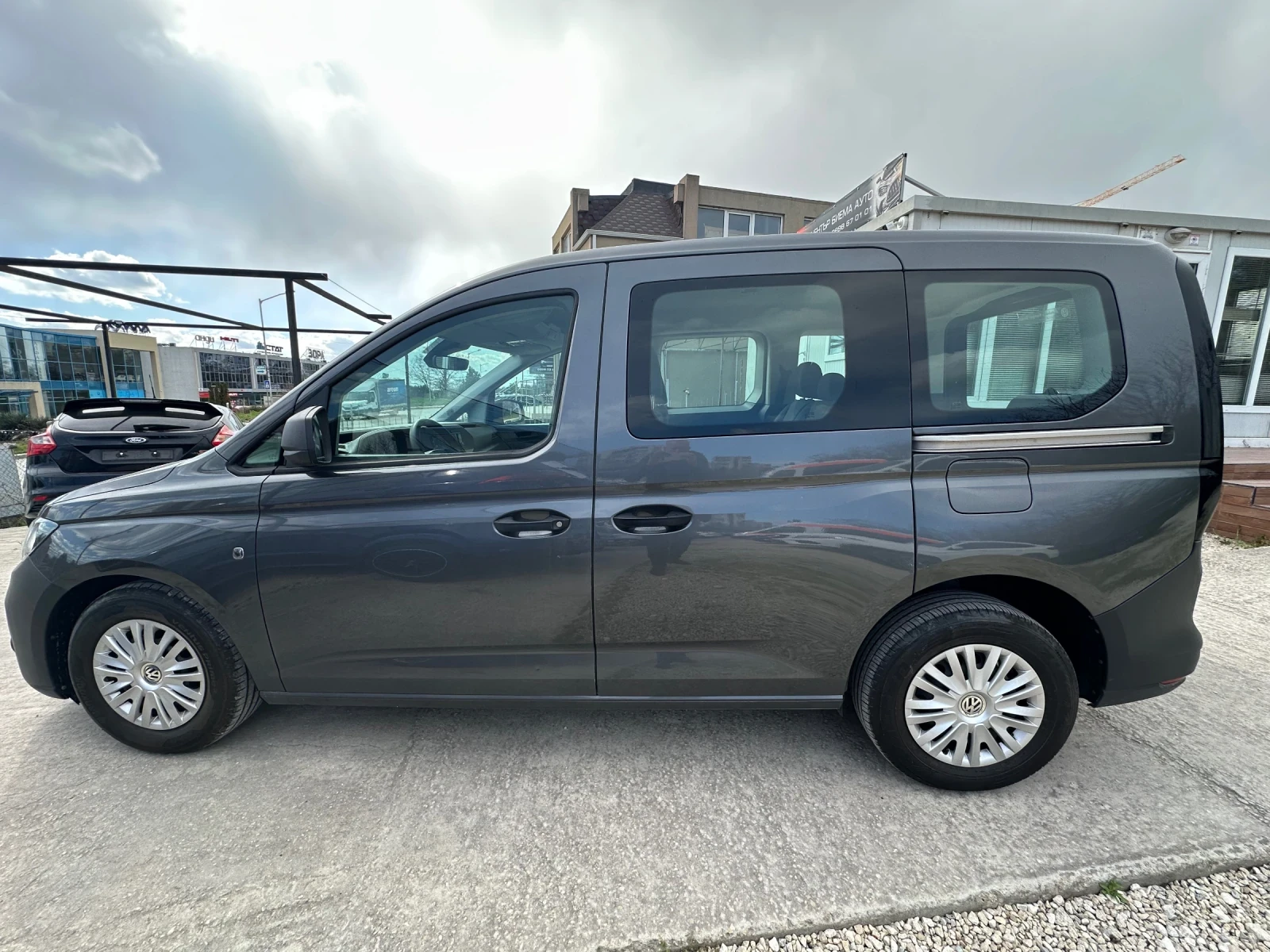 VW Caddy Миниван, снимка 4 - Автомобили и джипове - 54141473