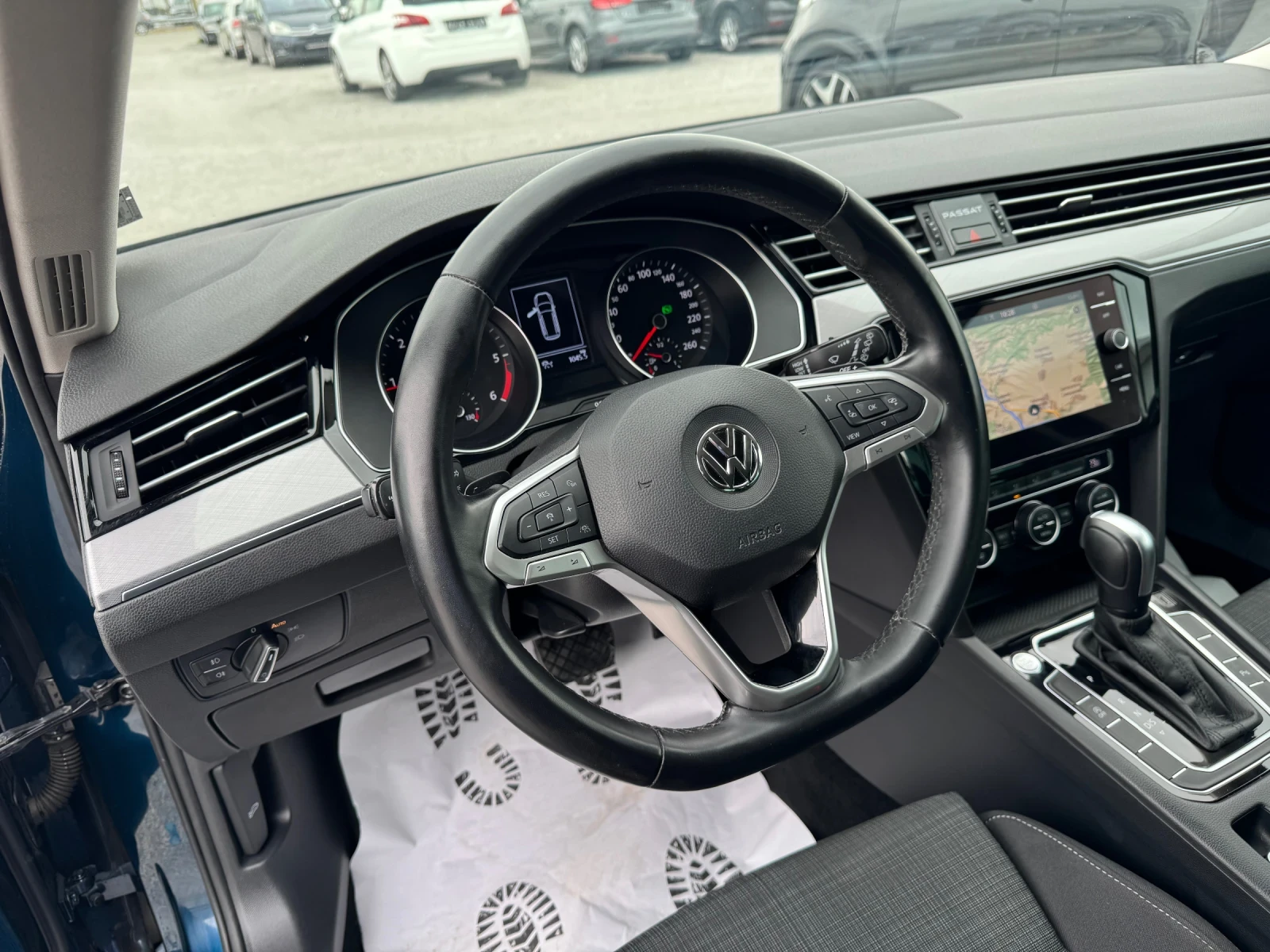VW Passat 2.0TDI/AUTOMATIC/1 ГОДИНА ГАРНИЦЯ/ НОВА, снимка 11 - Автомобили и джипове - 54229977