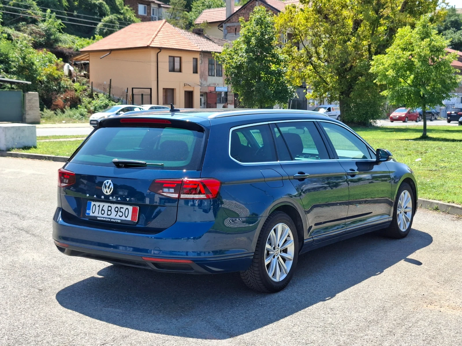 VW Passat 2.0TDI/AUTOMATIC/НОВА СЕРВИЗНА ИСТОРИЯ, снимка 13 - Автомобили и джипове - 55719279