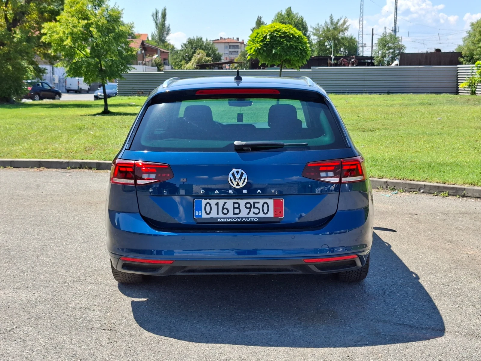 VW Passat 2.0TDI/AUTOMATIC/НОВА СЕРВИЗНА ИСТОРИЯ, снимка 14 - Автомобили и джипове - 55719279