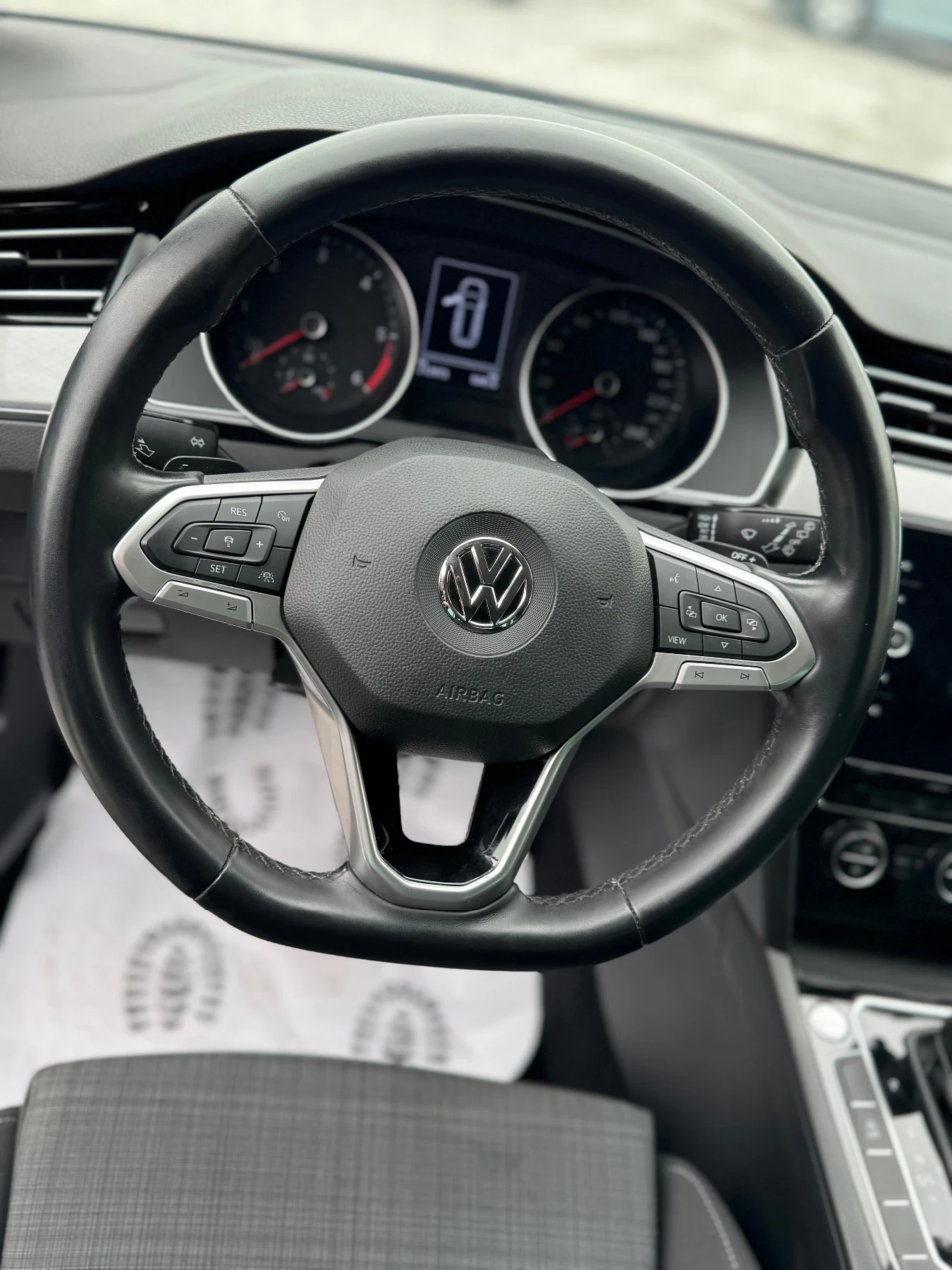 VW Passat 2.0TDI/AUTOMATIC/1 ГОДИНА ГАРНИЦЯ/ НОВА, снимка 13 - Автомобили и джипове - 54229977