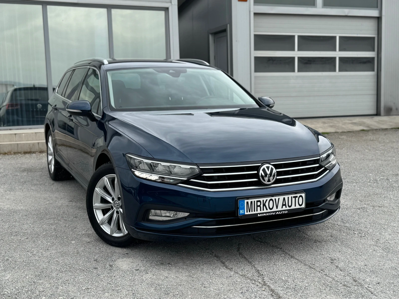 VW Passat 2.0TDI/AUTOMATIC/1 ГОДИНА ГАРНИЦЯ/ НОВА, снимка 3 - Автомобили и джипове - 54229977