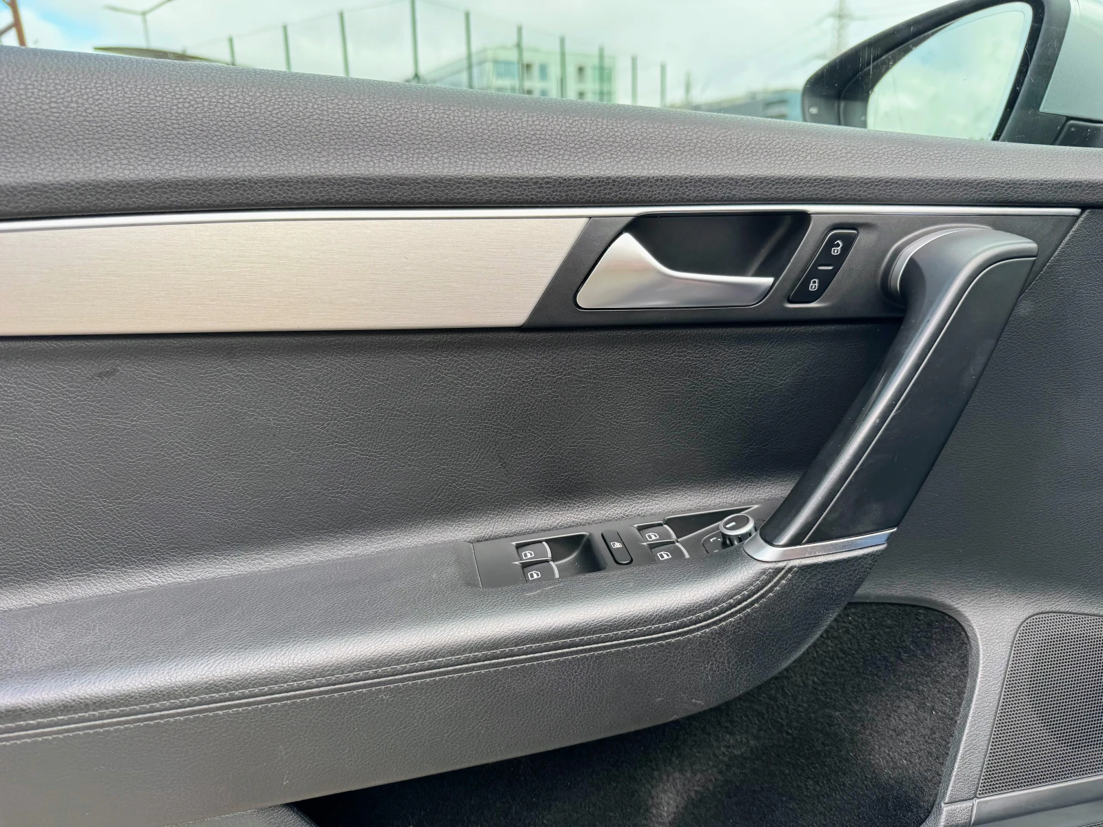VW Passat B7 2.0 TDI 140 к.с Highline, снимка 11 - Автомобили и джипове - 54591867