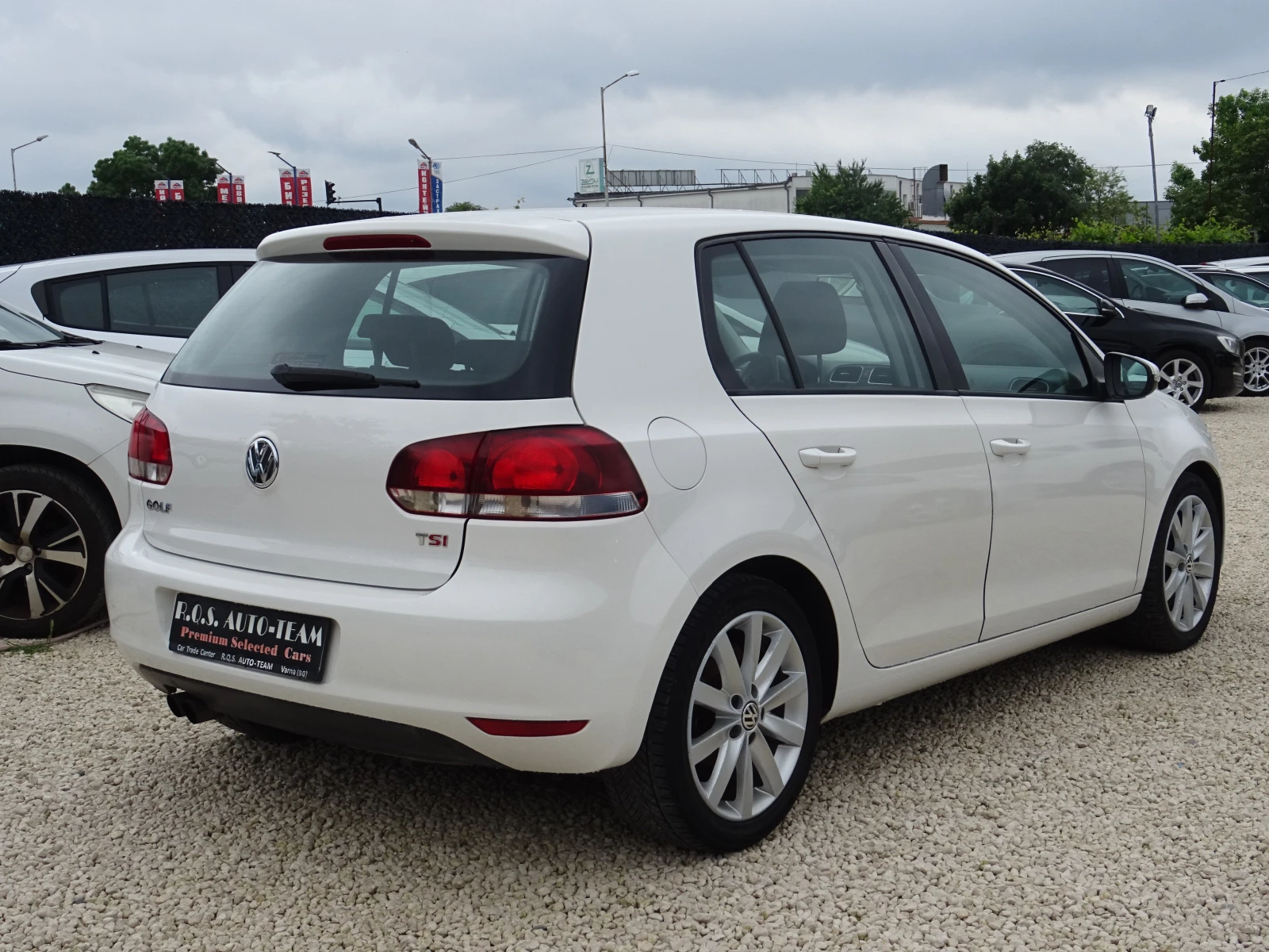 VW Golf 1.4tsi Highline, снимка 4 - Автомобили и джипове - 54779324