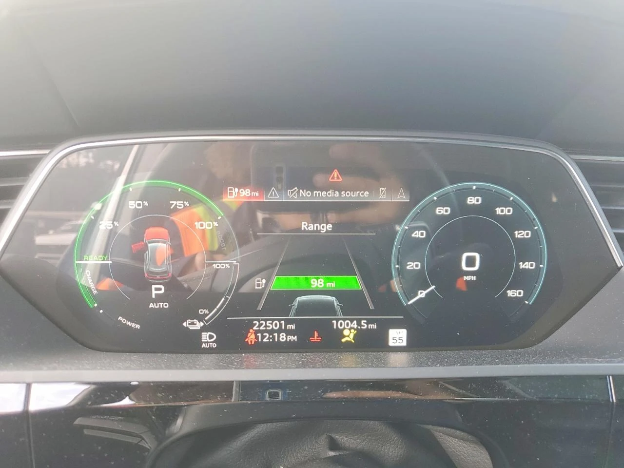 Audi E-Tron Premium Plus, снимка 9 - Автомобили и джипове - 55140042
