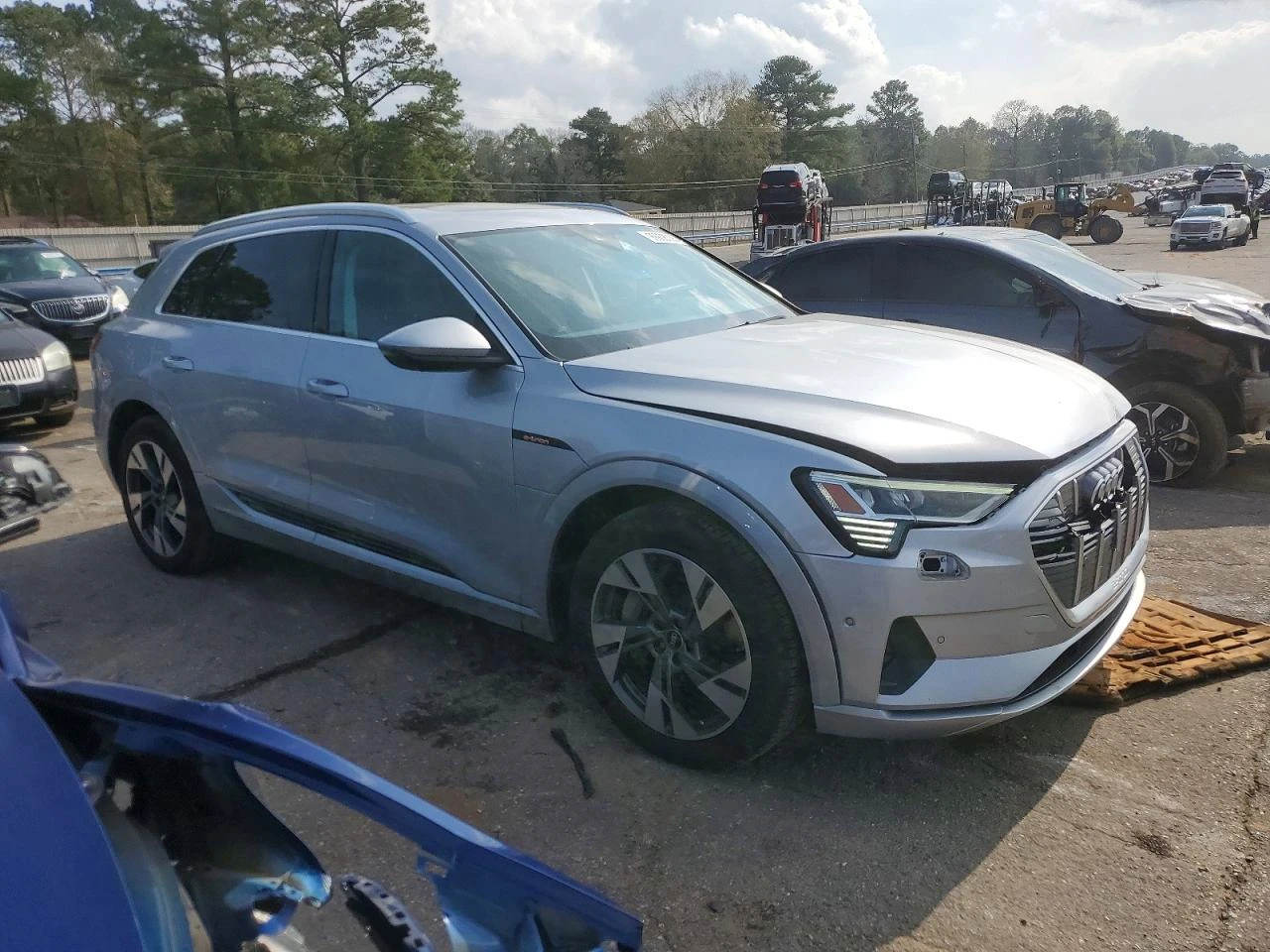Audi E-Tron Premium Plus, снимка 4 - Автомобили и джипове - 55140042