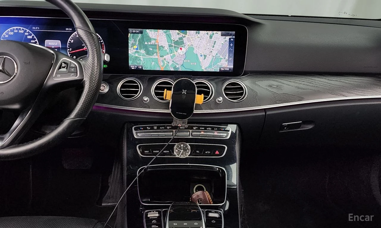 Mercedes-Benz E 300 Avantgarde* ПОДГРЕВ* ОБДУХВАНЕ* 360 CAM* PANORAMA*, снимка 11 - Автомобили и джипове - 55224115