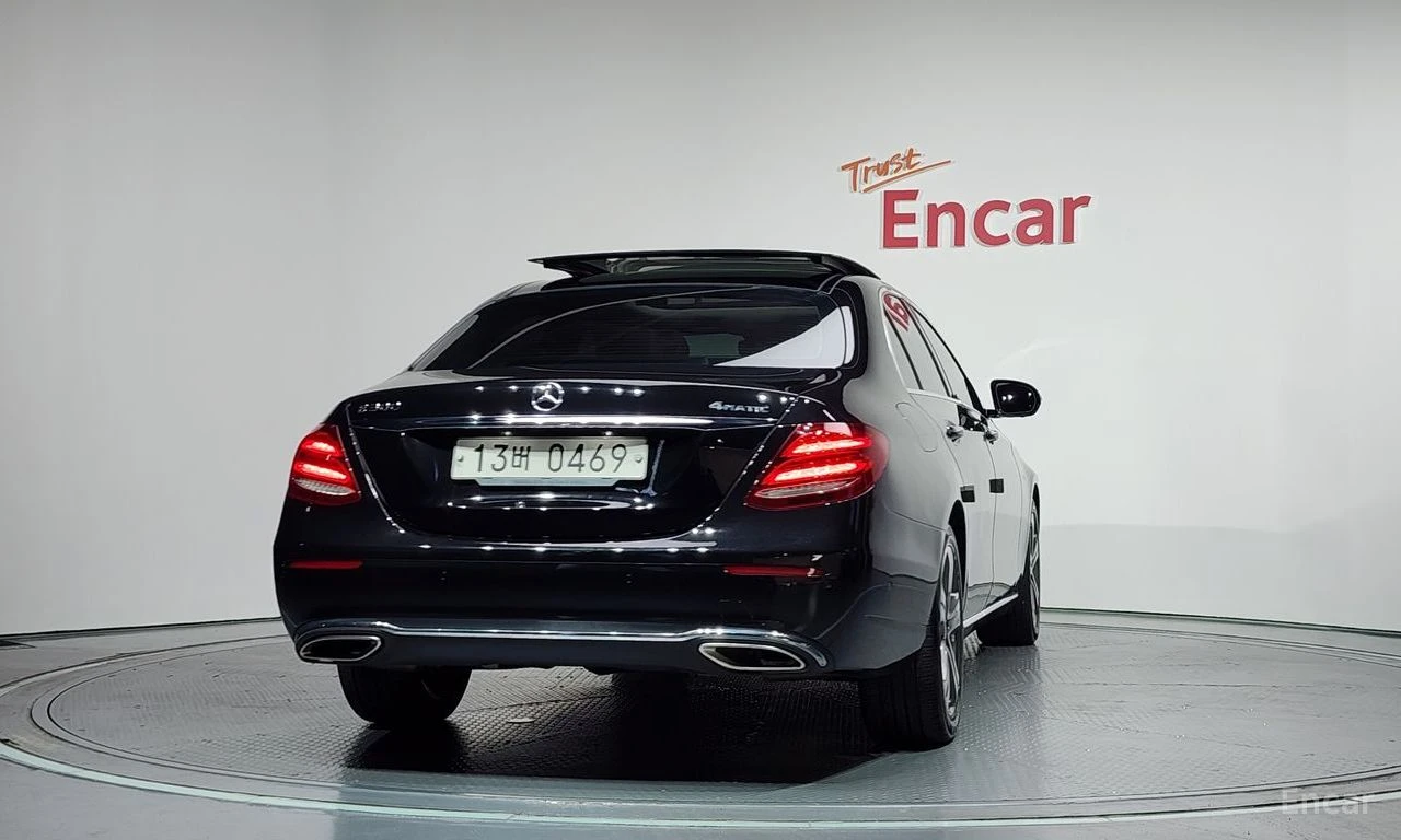 Mercedes-Benz E 300 Avantgarde* ПОДГРЕВ* ОБДУХВАНЕ* 360 CAM* PANORAMA*, снимка 4 - Автомобили и джипове - 55224115