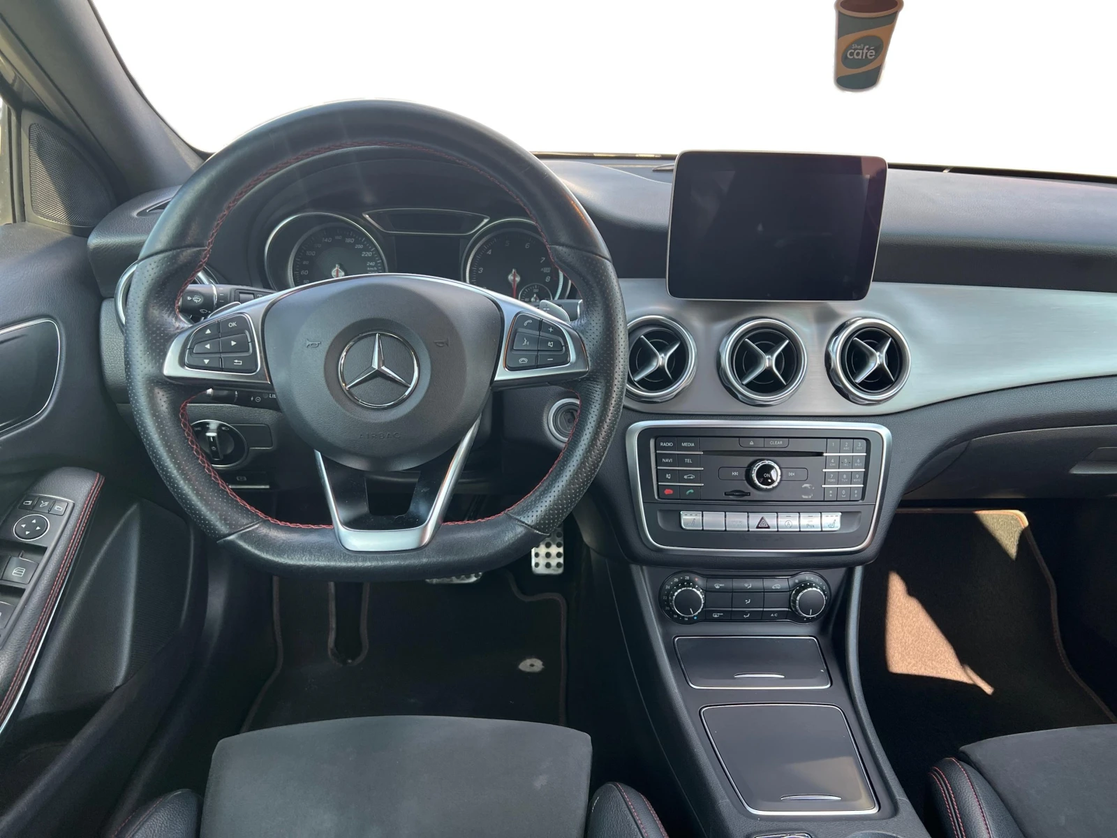 Mercedes-Benz GLA 180, снимка 7 - Автомобили и джипове - 55624712