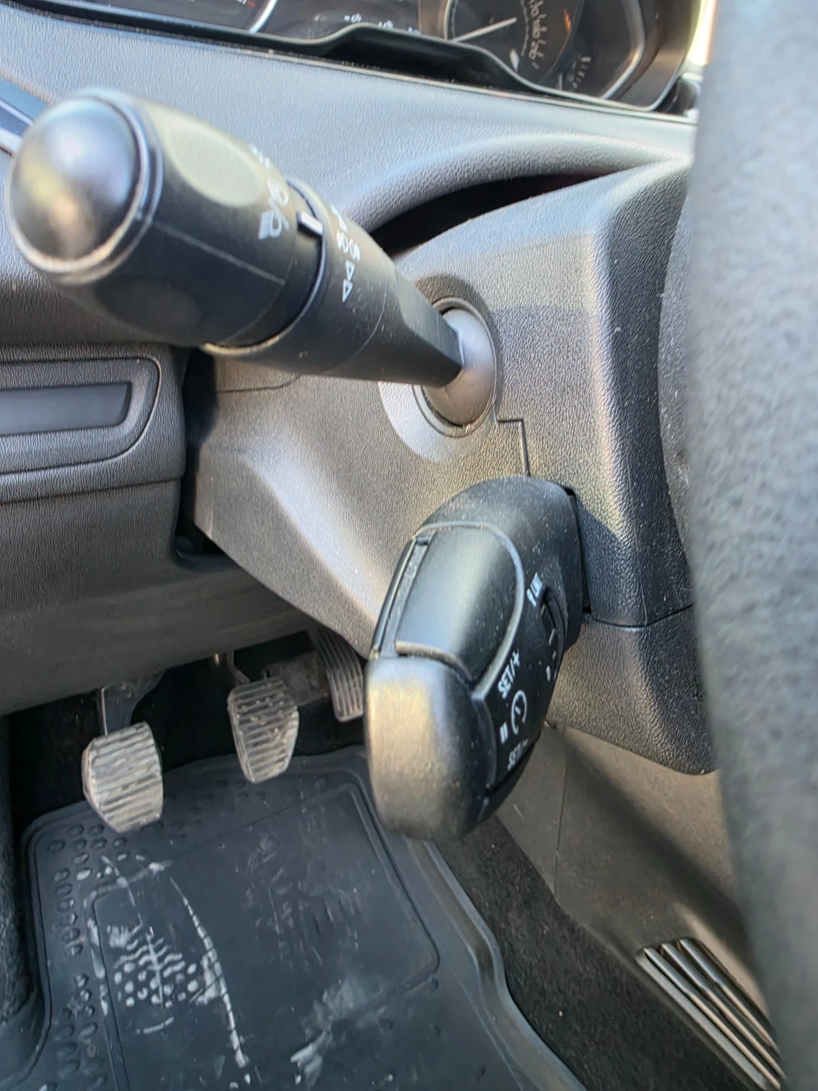 Peugeot 208 1.6 HDI  6B, снимка 8 - Автомобили и джипове - 55645287