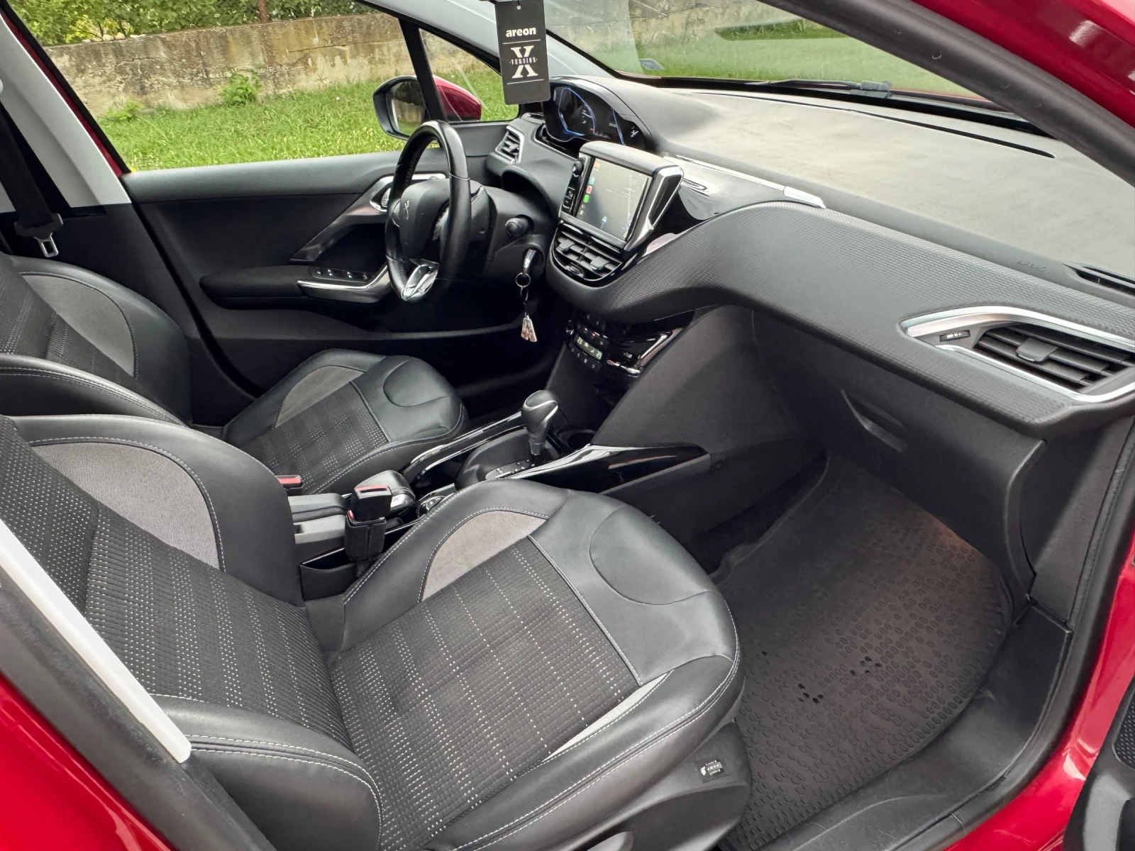 Peugeot 2008 1.2 110, снимка 12 - Автомобили и джипове - 55652058