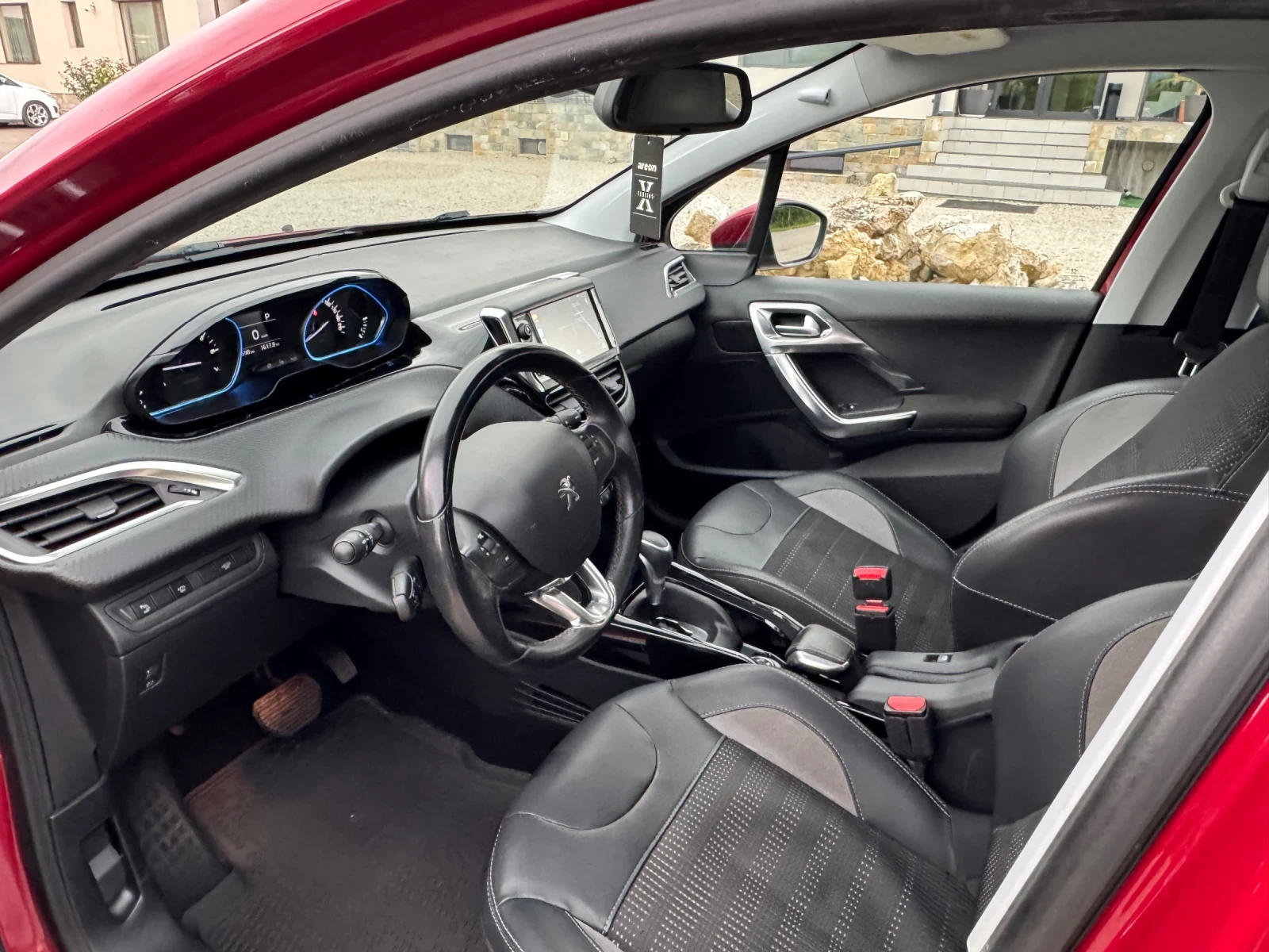 Peugeot 2008 1.2 110, снимка 13 - Автомобили и джипове - 55652058
