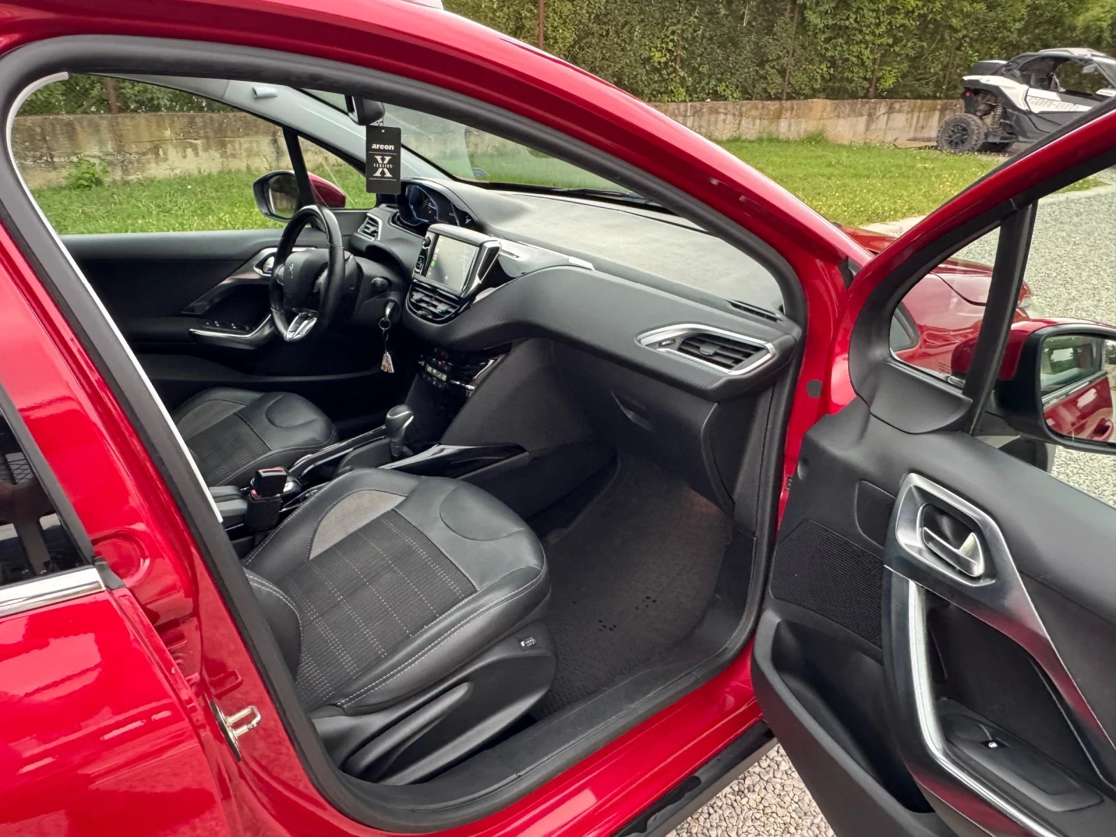 Peugeot 2008 1.2 110, снимка 17 - Автомобили и джипове - 55652058