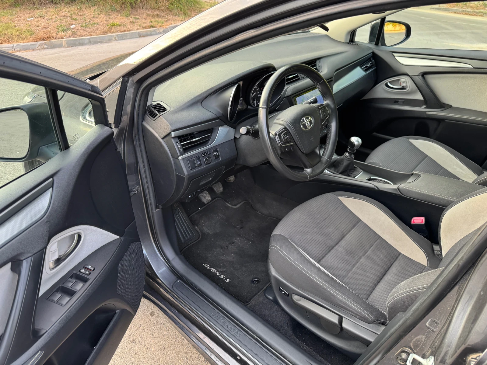 Toyota Avensis 2.0D4D 74хил км, снимка 12 - Автомобили и джипове - 55875974