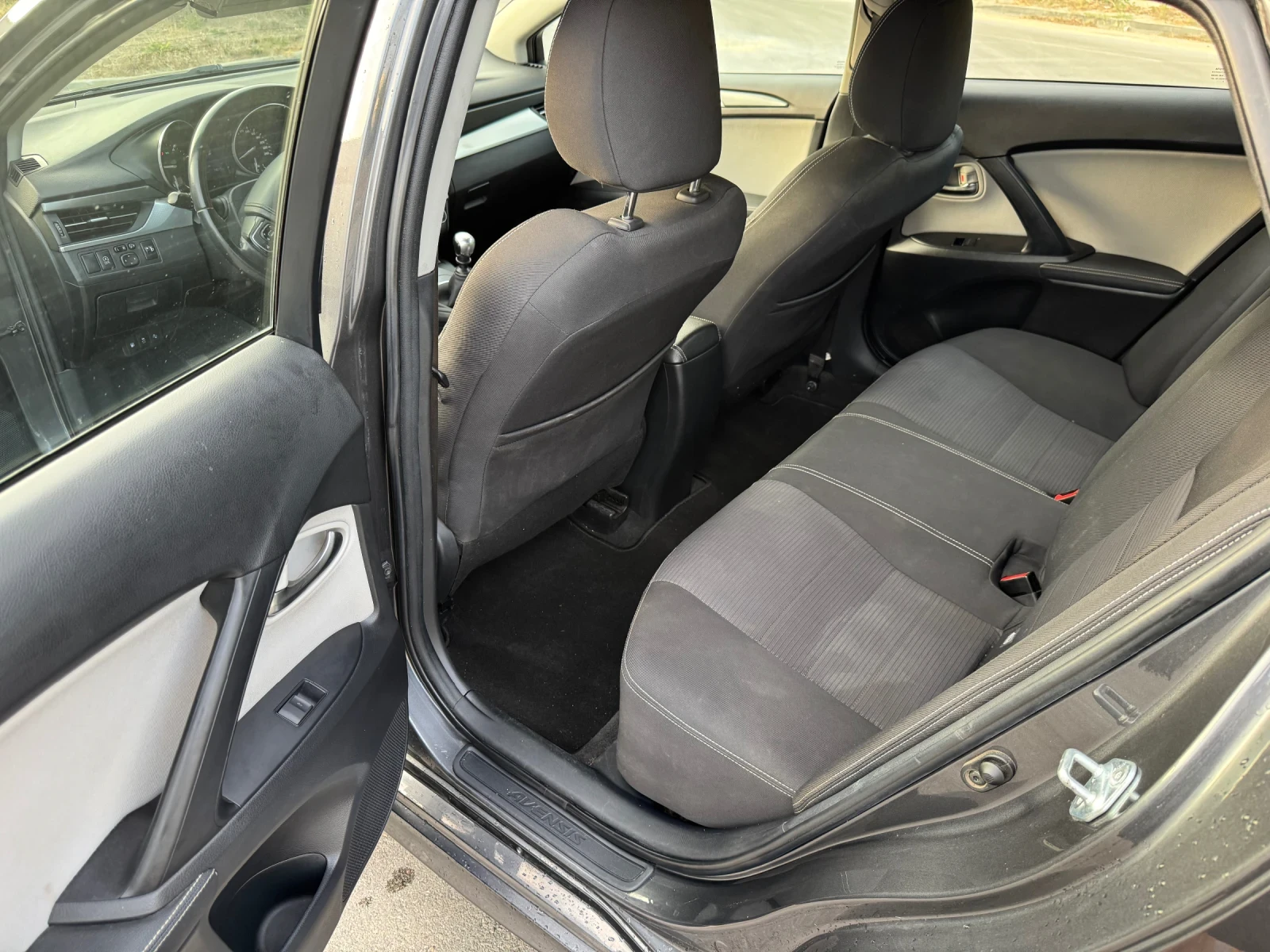 Toyota Avensis 2.0D4D 74хил км, снимка 13 - Автомобили и джипове - 55875974