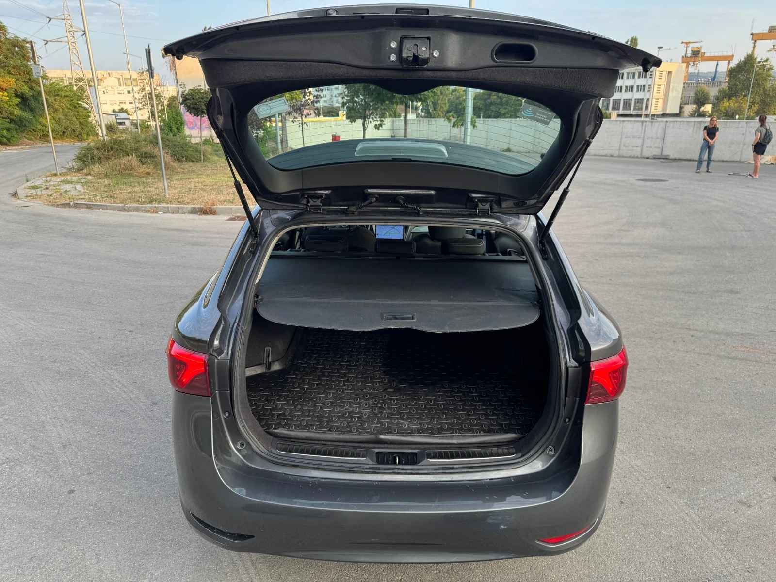 Toyota Avensis 2.0D4D 74хил км, снимка 9 - Автомобили и джипове - 55875974