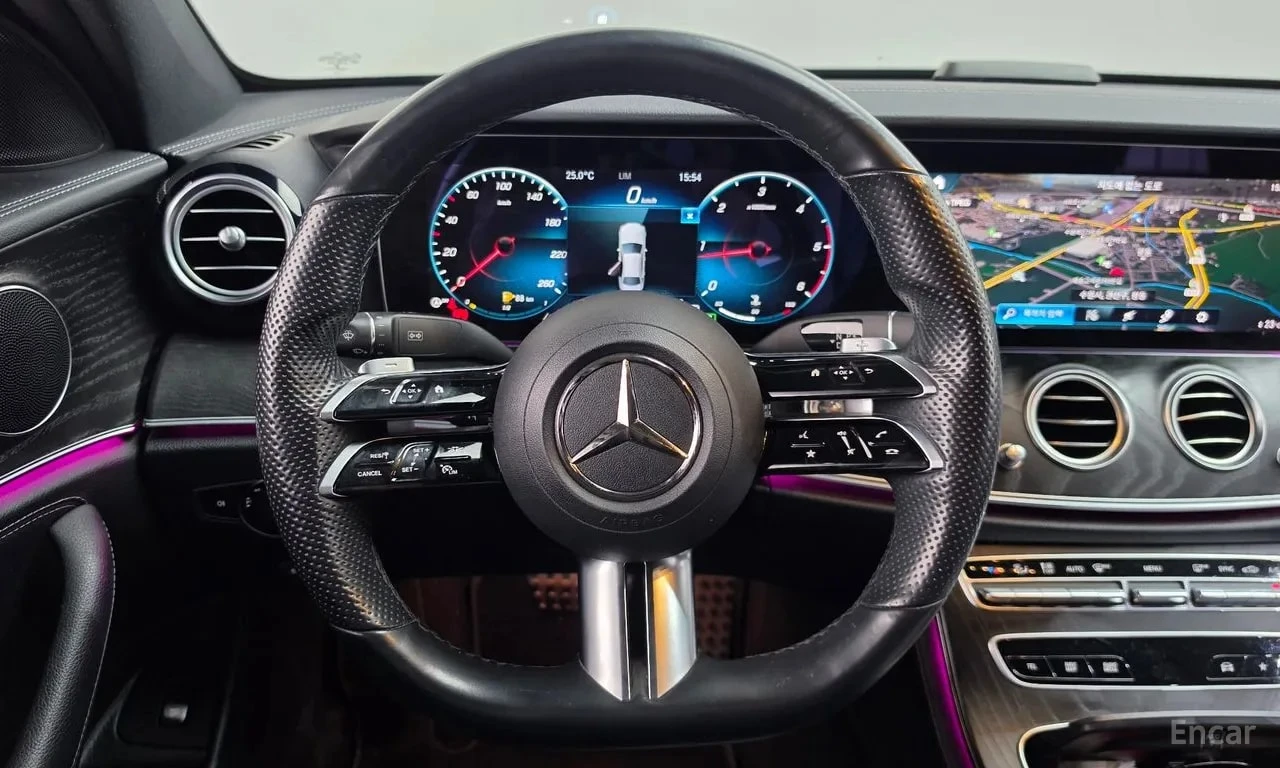 Mercedes-Benz E 220 * 4MATIC AMG Line * ДИСТРОНИК * HUD, снимка 13 - Автомобили и джипове - 55989716