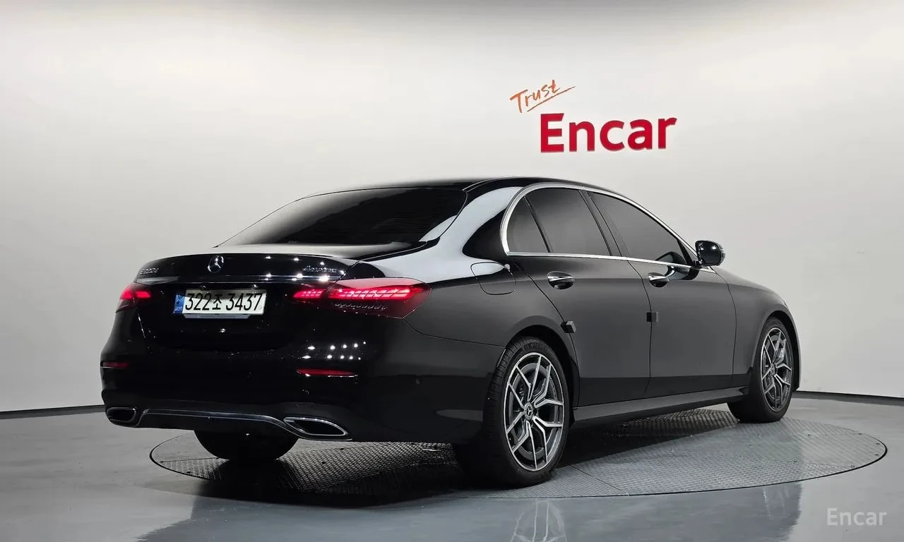 Mercedes-Benz E 220 * 4MATIC AMG Line * ДИСТРОНИК * HUD, снимка 2 - Автомобили и джипове - 55989716
