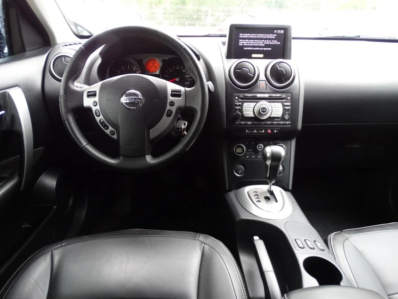 Nissan Qashqai 2.0I, снимка 9 - Автомобили и джипове - 45766710