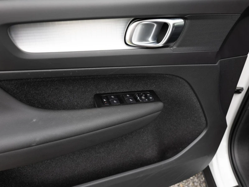 Volvo XC40 T5/261HP/INSCRIPTION/LED/NAVI/CAM/267vpr, снимка 17 - Автомобили и джипове - 49920485