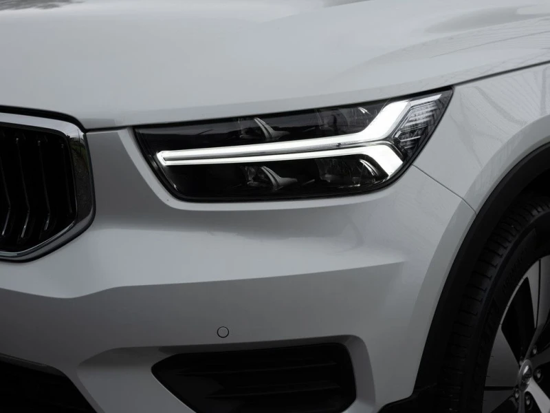 Volvo XC40 T5/261HP/INSCRIPTION/LED/NAVI/CAM/267vpr, снимка 2 - Автомобили и джипове - 49920485
