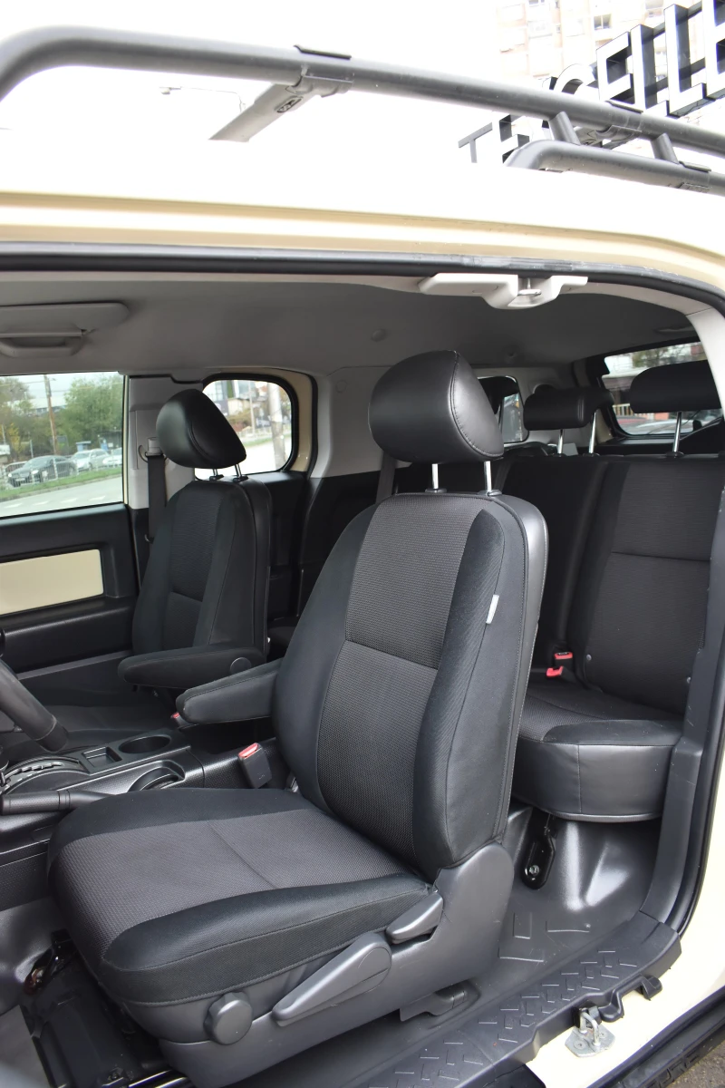 Toyota Fj cruiser 4.0i* V6* AUTOMAT* A-TRACK* 3''SUSPENSION*, снимка 10 - Автомобили и джипове - 52374792