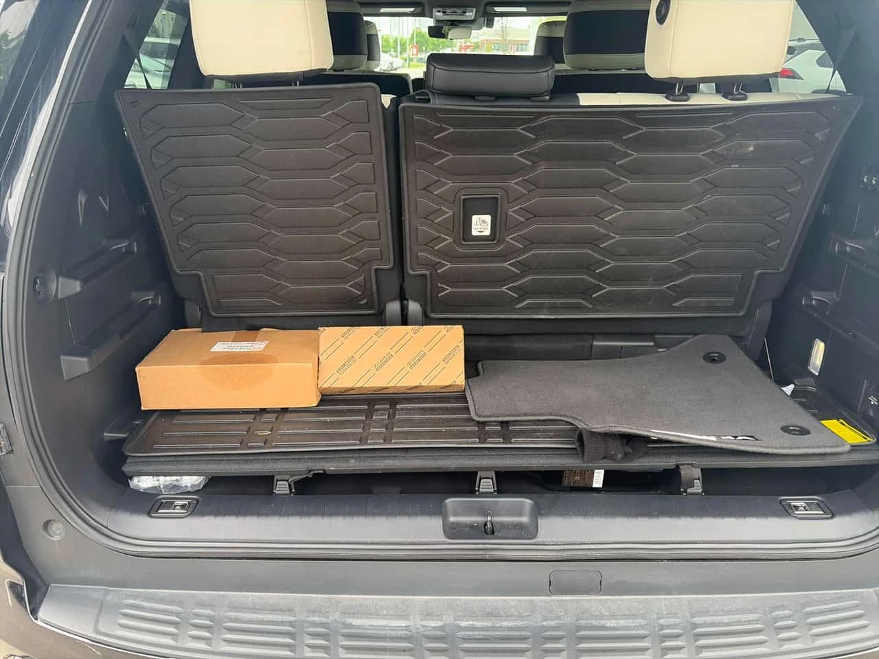 Toyota Sequoia Platinum 4WD / 360 / DISTRONIC / ОБДУХВАНЕ , снимка 12 - Автомобили и джипове - 54651779