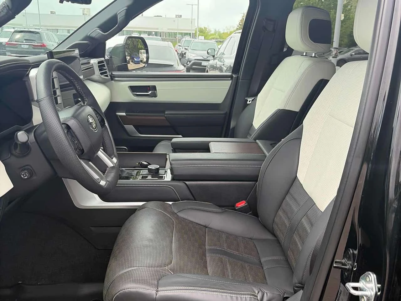 Toyota Sequoia Platinum 4WD / 360 / DISTRONIC / ОБДУХВАНЕ , снимка 15 - Автомобили и джипове - 54651779